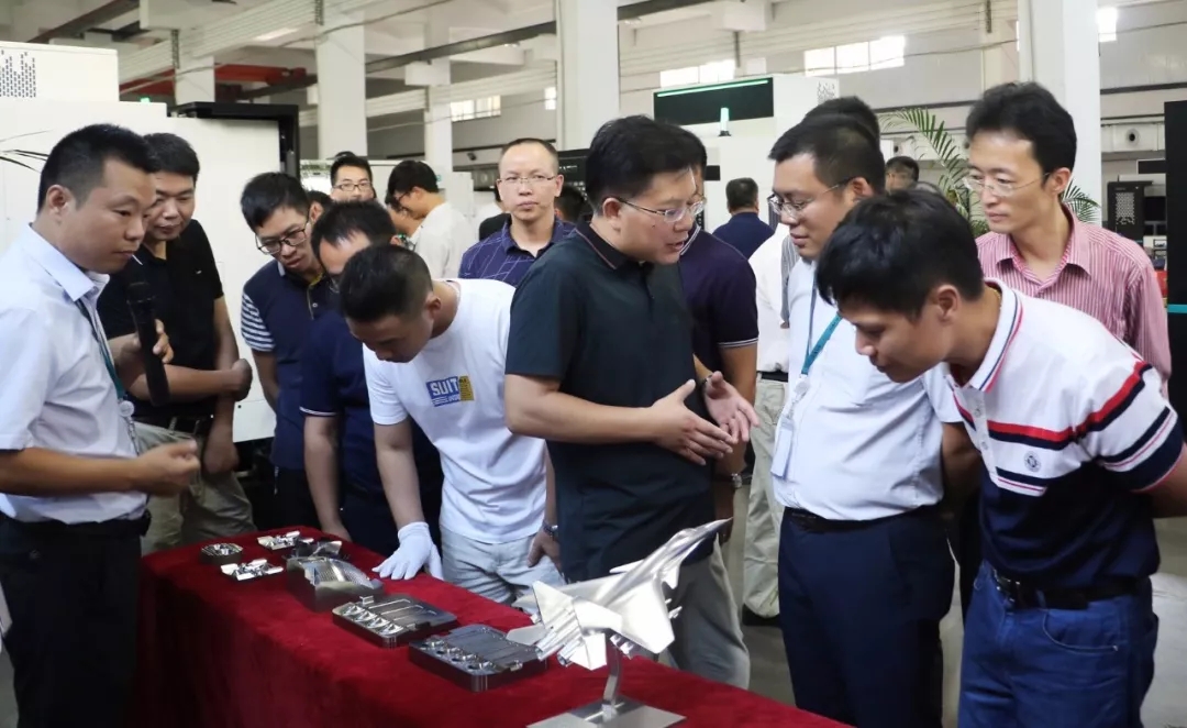 广东佳铁精雕机雕铣机cnc加工中心