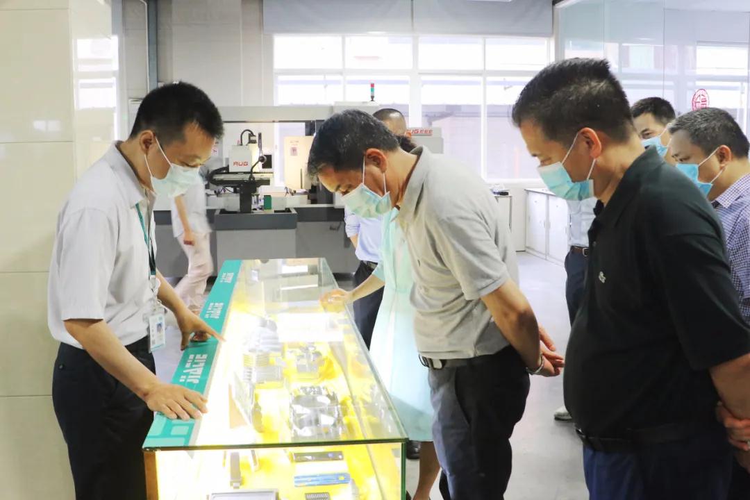 伍培进带队深入企业调研，，，坚定企业信心同营生长